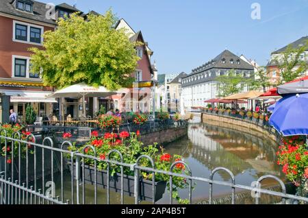 Riverside Restaurants in Saarburg, Deutschland Stockfoto