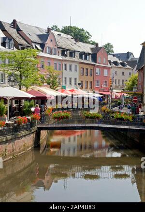 Riverside Restaurants in Saarburg, Deutschland Stockfoto