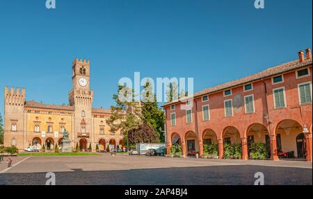 Piazza Verdi im Stadtzentrum von Busseto, Emilia-Romagna, Italien Stockfoto