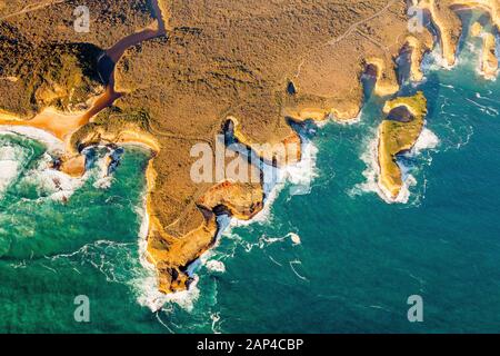 Muttonbird Island von einem hohen Aussichtspunkt aus. Great Ocean Road, Victoria, Australien Stockfoto