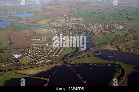 Luftaufnahme von Überschwemmungen auf dem Fluss Dee in Cheshire Stockfoto