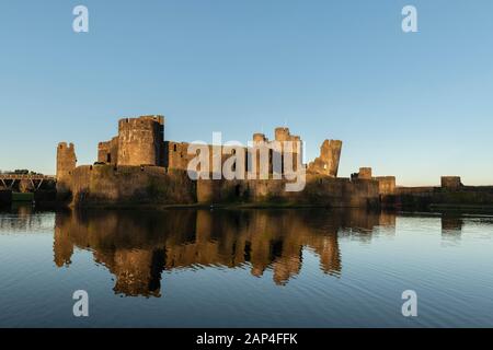 Caerphilly Castle an einem Knackigen Wintertag Stockfoto