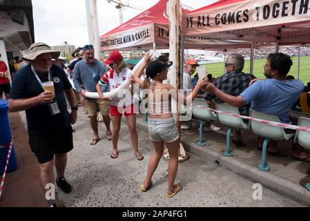 Der zweite Test SA gegen England in Newlands, die Barmy Army und ein gefüllter Boden an dieser schönen Lage für Test-Cricket im Jahr 2020. Stockfoto