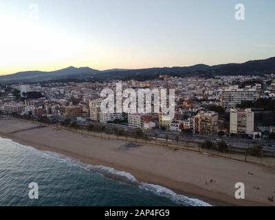 Luftaufnahme von Canet de Mar, El Maresme Küste, Katalonien, Spanien Stockfoto