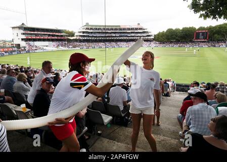 Der zweite Test SA gegen England in Newlands, die Barmy Army und ein gefüllter Boden an dieser schönen Lage für Test-Cricket im Jahr 2020. Stockfoto