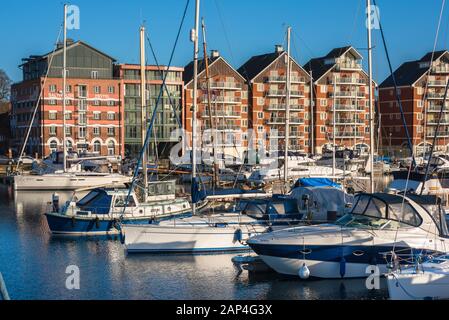 Ipswich Marina, Blick auf das Wherry Quay in Ipswich Marina, mit Blick auf das Salthouse Harbor Hotel und die Wohn-Apartmentgebäude, Suffolk, England, Großbritannien Stockfoto