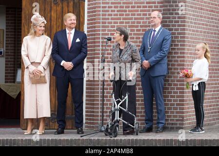 Hoogeveen, Niederlande - 18 September 2019: königspaar Maxima und Willem-Alexander begrüßte der Bürgermeister von Hoogeveen und des Königs Commissione Stockfoto