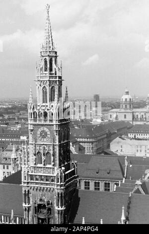 Blick auf das Neue Rathaus, 1957. Blick auf das Neue Rathaus, 1957. Stockfoto