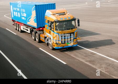 Ein selbstfahrender bretonischer L3-Elektro-Truck-Test auf dem autonomen Fahrzeugtestgelände in Lingang, Shanghai, der speziell für den Kommenbetrieb konzipiert ist Stockfoto