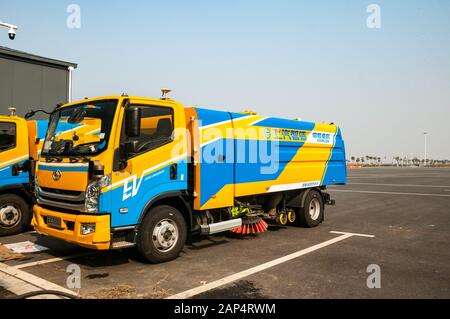 Ein Yuejin EC500i wurde von Zoomlion in einen Straßenfeger umgebaut und mit LIDAR für Selbstfahrbetrieb auf dem autonomen Fahrzeugtestgelände in Lingang, Shangha Stockfoto