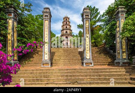 Thien Mu Pagode, historische Tempel in der Stadt Hue in Vietnam. Stockfoto