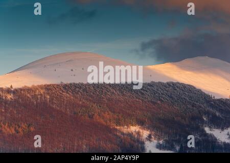 Polonyna Wetlinska Carynska und in den Karpaten im Winter Saison. Bieszczady, Polen. Stockfoto