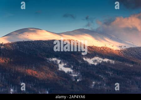 Polonyna Wetlinska Carynska und in den Karpaten im Winter Saison. Bieszczady, Polen. Stockfoto