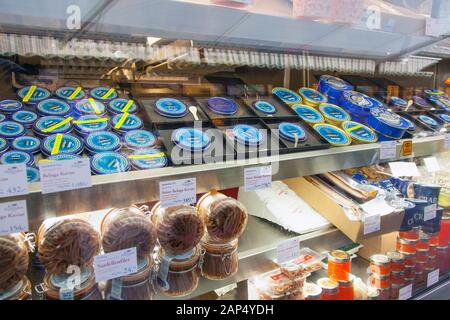 Beluga Kaviar für Verkauf an Fish-Gruber Fischhändler, Naschmarkt, Wien, Österreich. Stockfoto