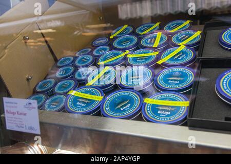Beluga Kaviar für Verkauf an Fish-Gruber Fischhändler, Naschmarkt, Wien, Österreich. Stockfoto