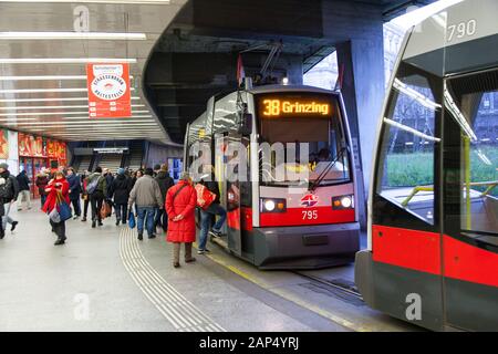 Bahnhof Schottentor, Universitätsbahnhof, Wien, Österreich. Stockfoto