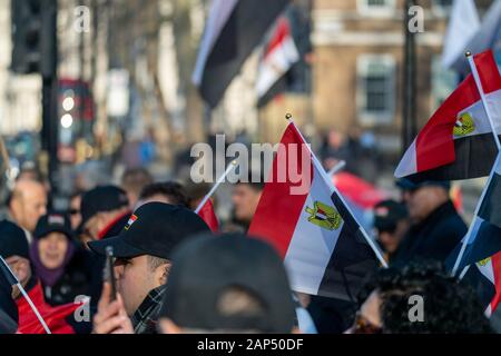 London, Großbritannien. 21. Januar 2020. Der Anhänger des Präsidenten Abdel Fattah el-Sisi von Ägypten besucht hatte Boris Johnson MP PC Premierminister in Downing Street 10, grüßen die Ankunft der ägyptische Präsident Credit: Ian Davidson/Alamy leben Nachrichten Stockfoto