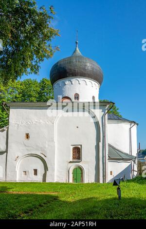 Pskov, Kathedrale der Verklärung des Herrn im Kloster Spaso-Preobrazhensky Mirozhsky, einem interessanten historischen Ort Stockfoto