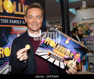 London, UK, 21 Jan, 2020. Fernsehmoderator Stephen Mulhern präsentieren" für einen Penny" und "Rollen" auf der jährlichen Spielwarenmesse bei Olympia in London. Credit: Keith Larby/Alamy leben Nachrichten Stockfoto