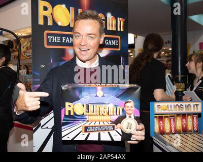 London, UK, 21 Jan, 2020. Fernsehmoderator Stephen Mulhern präsentieren" für einen Penny" und "Rollen" auf der jährlichen Spielwarenmesse bei Olympia in London. Credit: Keith Larby/Alamy leben Nachrichten Stockfoto