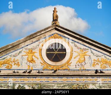 Fassade mit Fliesen aus der Fabrica Viuva Lamego Largo do Intendente Pina Manique in Lissabon, Portugal Stockfoto