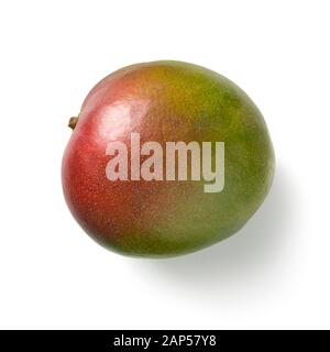 Einzelne frische Mango isoliert auf weißem Hintergrund Stockfoto