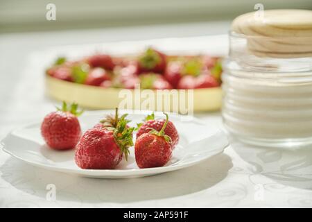 Lecker lecker süße Erdbeeren, natürlichen Vitaminen im Frühjahr Sommer Saison Stockfoto