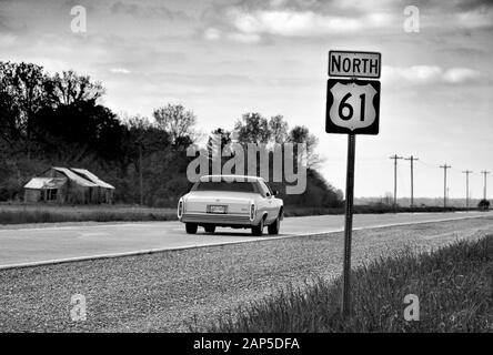 Cadillac Coupé De Ville HWY 61 in Mississippi Stockfoto