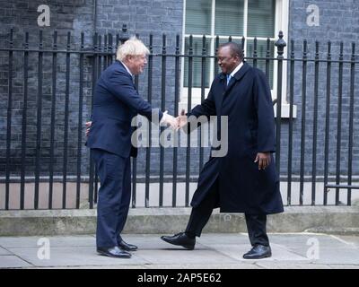 London, Großbritannien. 21 Jan, 2020. Der Präsident der Republik Kenia, Uhuru Kenyatta, trifft Boris Johnson in Downing Street 10. Credit: Tommy London/Alamy leben Nachrichten Stockfoto