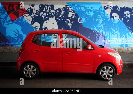 Die Graffiti, die die Wände der Ortica Bezirk, Mailand, Lombardei, Italien, Europa Stockfoto