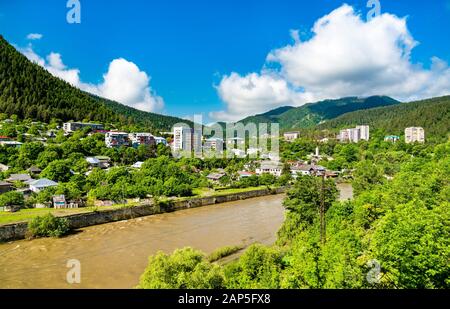 Panorama von borjomi mit dem Kura, Georgien Stockfoto