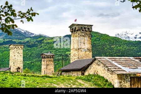 Defensive Svan Türme in Mestia, Georgien Stockfoto