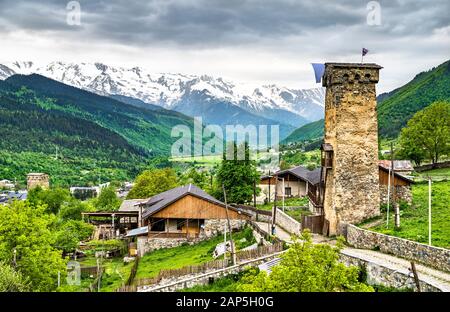 Defensive Svan Türme in Mestia, Georgien Stockfoto