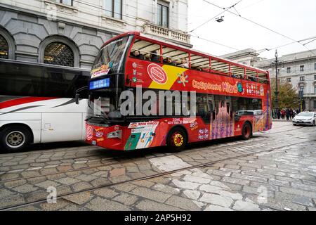 Die Via Alessandro Manzoni Straße Ecke Platz Piazza della Scala, Mailand, Lombaria, Italien, Europa Stockfoto