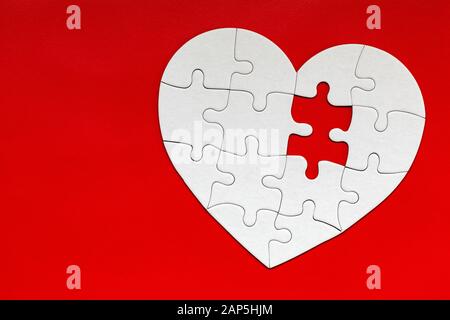 Herzen Objekt aus Puzzleteile. Komplette Herz machen. Puzzle Stücke in Form von Herzen. Happy Valentines Day, grußkartenvorlage. Herz Ji Stockfoto