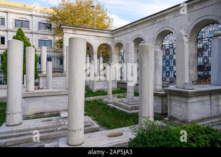 Türkei, Istanbul, Sultanahmet, Divan Yolu, historischer Friedhof, dem sich also available in das Mausoleum von Sultan Mahmut II. befindet. Stockfoto