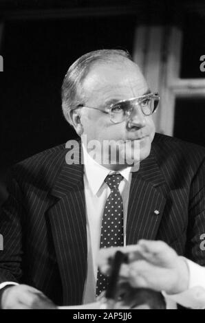 Helmut Kohl, der deutsche Bundeskanzler, in Hamburg, Deutschland um 1984. Bundeskanzler Helmut Kohl, in Hamburg, Deutschland um 1984. Stockfoto