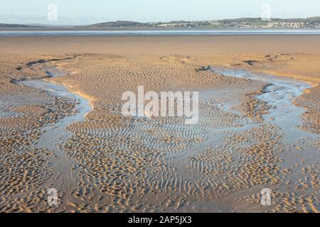 Kents Bank und Grange-Over-Sands Über Die Sands von Silverdale, Morecambe Bay, Lancashire Stockfoto