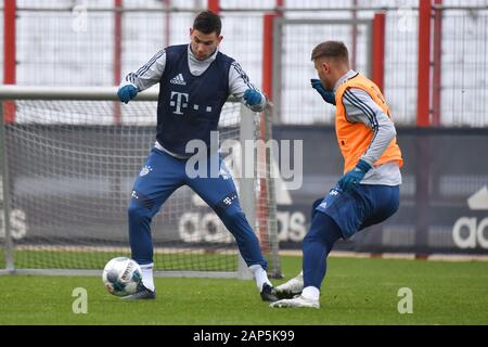 München, Deutschland. 20 Jan, 2020. Lucas HERNANDEZ (FC Bayern München), Aktion, Duelle gegen Lars Lukas MAI (FC Bayern München) FC Bayern München Ausbildung auf Saebener Straße. Fußball 1. Bundesliga, Saison 2019/2020, am 20.01.2020. | Verwendung der weltweiten Kredit: dpa/Alamy leben Nachrichten Stockfoto