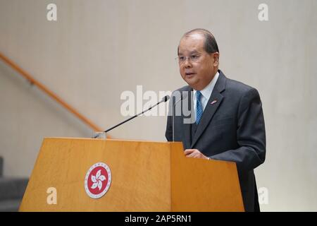 Hongkong, China. 21 Jan, 2020. Handeln, Chief Executive von China's Hong Kong Special Administrative Region (SAR) Matthew Cheung spricht auf einer Pressekonferenz in Hong Kong, South China, Jan. 21, 2020. Matthew Cheung sagte am Dienstag, die Regierung der SAR ist in Alarmbereitschaft für einen Ausbruch der Lungenentzündung durch das neue Coronavirus verursacht. Credit: Lui Siu Wai/Xinhua/Alamy leben Nachrichten Stockfoto