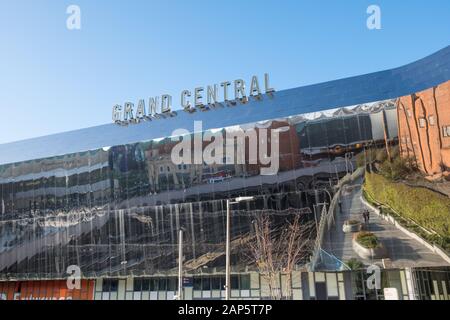 Reflexionen über das Gebäude Grand Central und New Street Station in Birmingham, Großbritannien Stockfoto