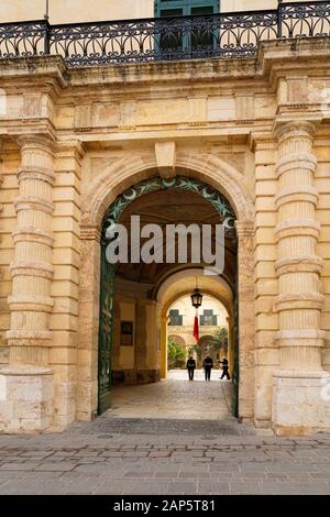 Schutzvorrichtungen an den Präsidentenpalast während der Wachen, La Valletta, Malta Island, Europa Stockfoto