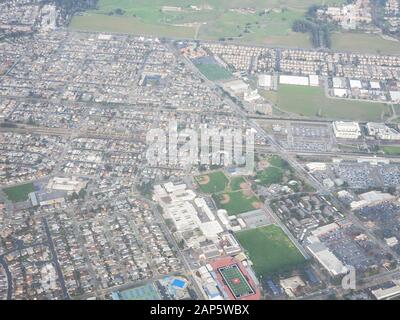 James Logan High School ist sichtbar in einer Luftaufnahme der East Bay region der San Francisco Bay Area, Union City, Kalifornien, 8. Januar 2020. () Stockfoto