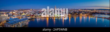 Dämmerung, Reykjavik, Island. Dieses Bild ist mit einer Drohne Schuß Stockfoto