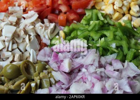Bunter Hintergrund gehackten Gemüses Stockfoto