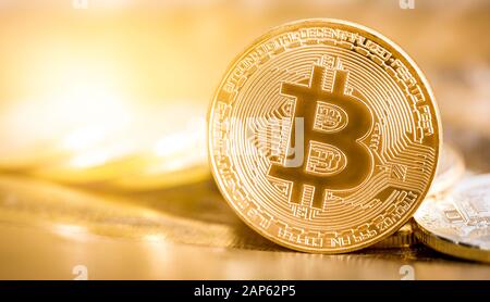 Bitcoin Gold Medaille. Cryptocurrency Konzept. Virtuelle Währung Hintergrund. Stockfoto