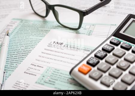 Steuererklärung formular Einkommenrechner irs Einzelnen Stockfoto