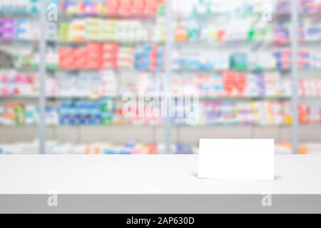 Zähler leer Hintergrund weiß Store medizinische Tabelle Apotheke Geschäft Regal verschwommen Droge Shop Apotheke Medikamente Karte Konzept-stock Bild Stockfoto