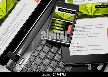 Responsive Webdesign auf mobile Geräte Handy, Laptop und Tablet pc Stockfoto