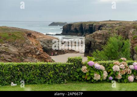 Strand der Kathedralen befindet sich auf der Küste der Provinz Lugo (Galizien), auch als die Mariña Lucense bekannt. Der Ort, wo sie sich befindet. Stockfoto
